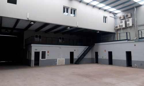 Nave con oficina para un uso mixto